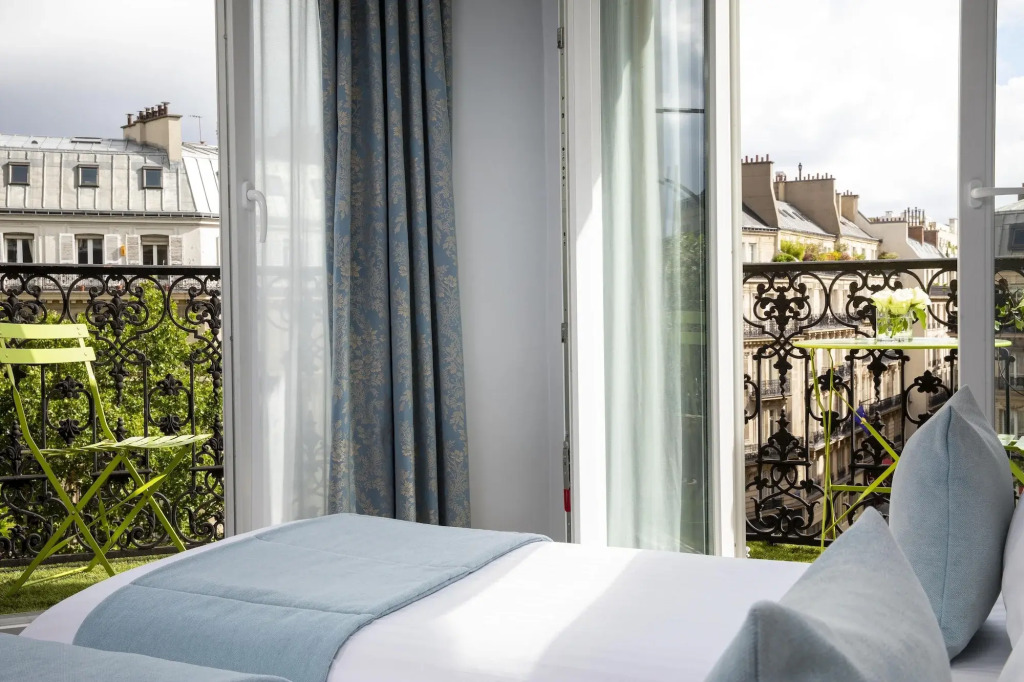 Hotel Plaza Elysées