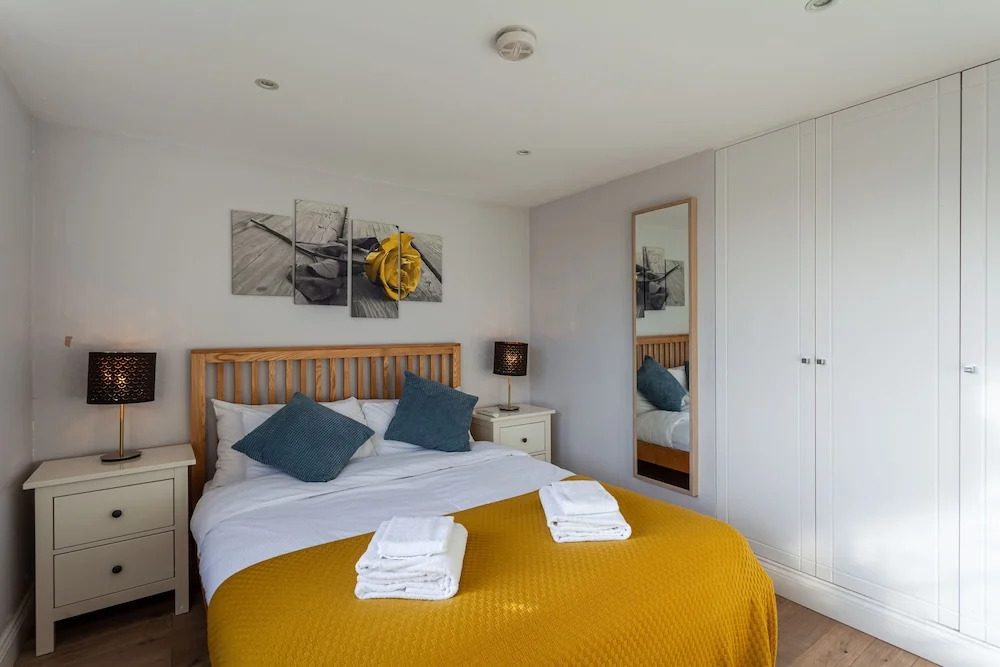 3 Bedrooms 2 Bathrooms Apartment London