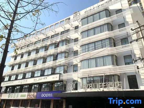 8 / 8life Hotel