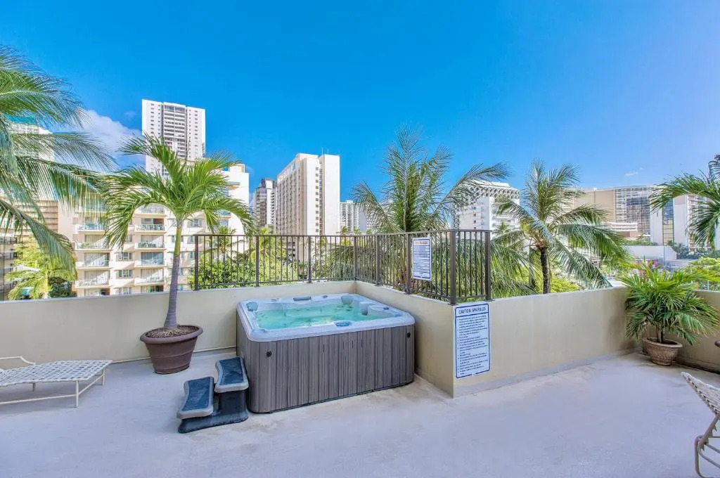 2140 Kuhio Ave #607