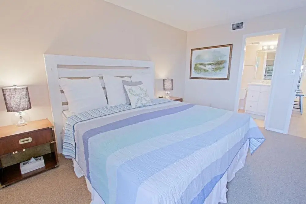 Gulf Shore Condo #213 - 2 Br condo by RedAwning