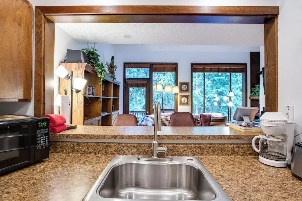 Snowater Condo Story Condo With Wifi- Sleeps 4 - Beautifully Decorated