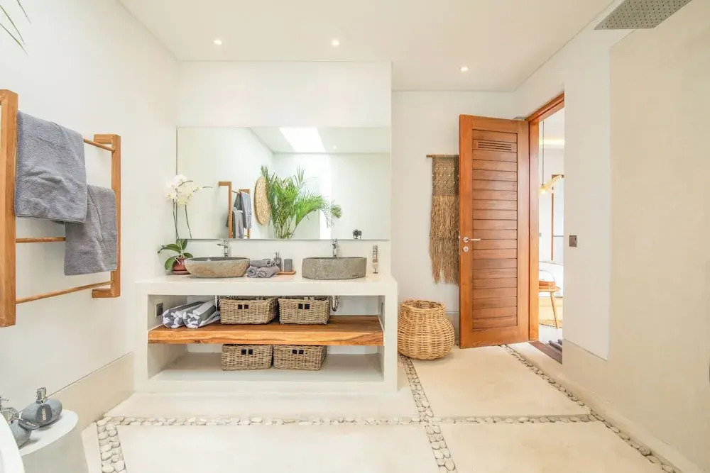 Coastal Comfort: Cozy 4BR Villa, 5 Min Walk to Finns Beach