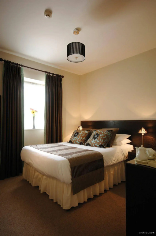 Forest Lodge Hotel
