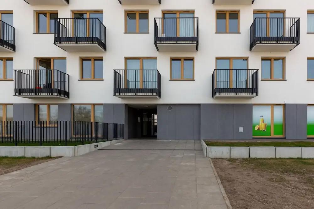 Home Factory Estate Praga Kotsisa by Noclegi Renters