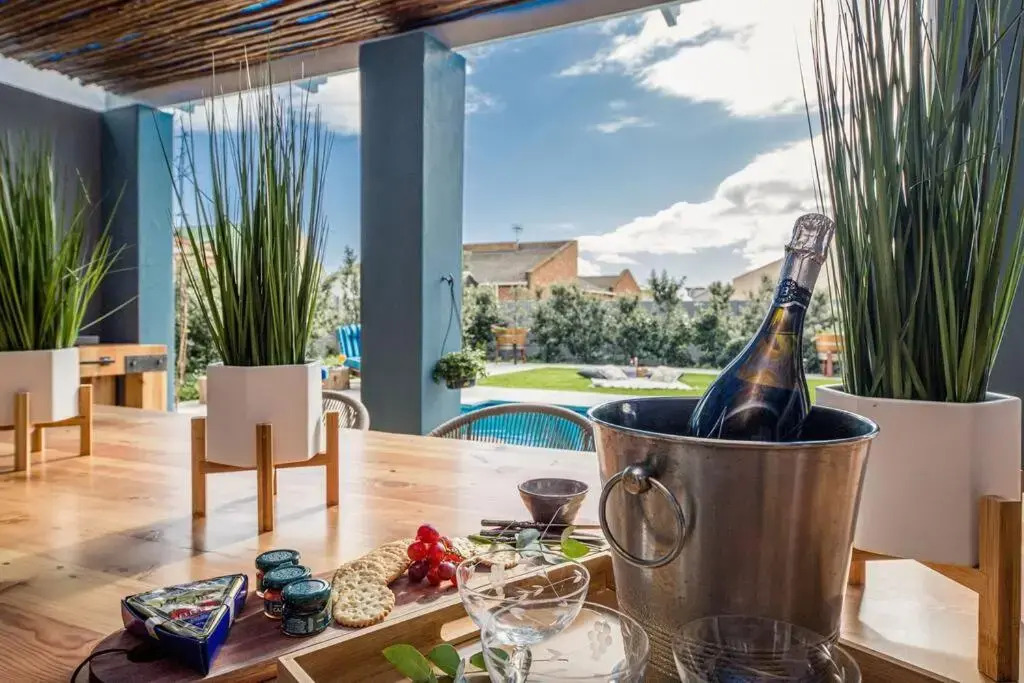 Chateau Libertas - Brand NEW family home with pool