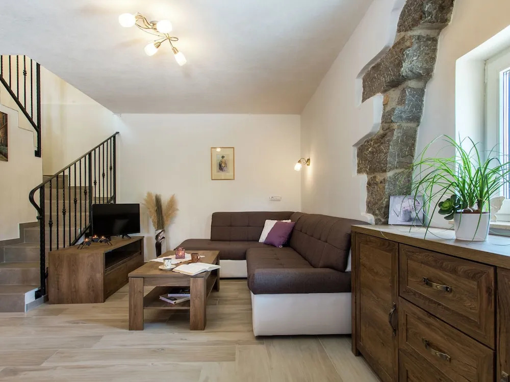 Stylish Villa in Milohnici With Private Terrace