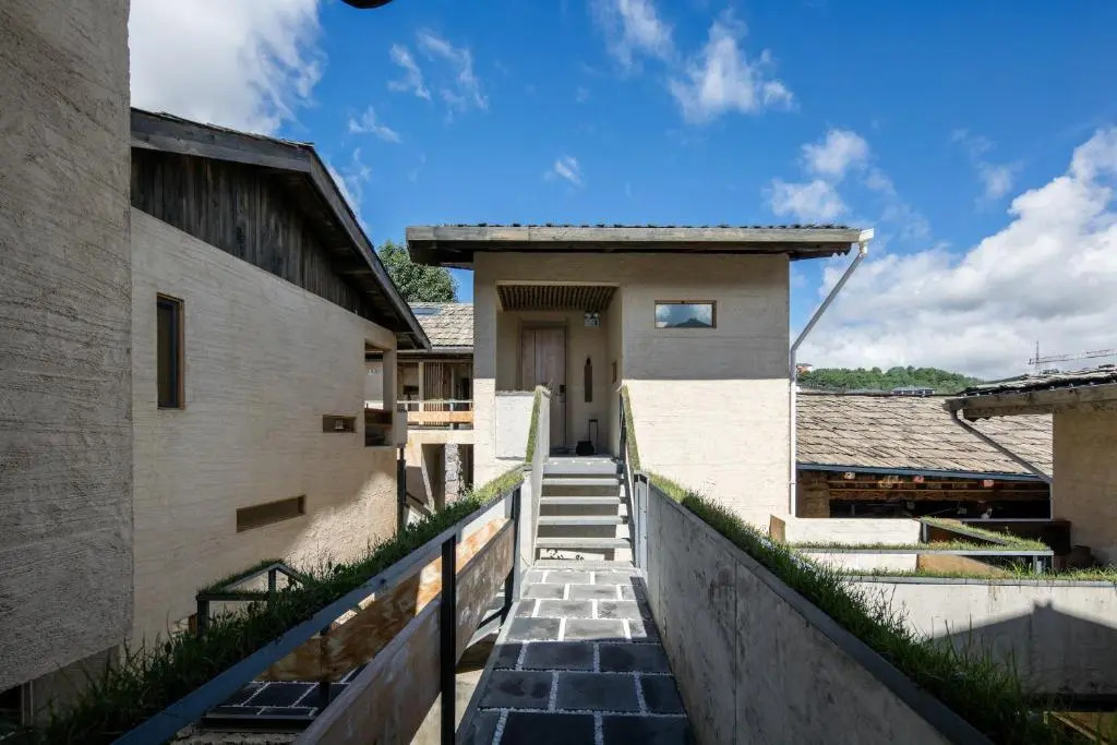 Shangri-La Karesansui Hotel