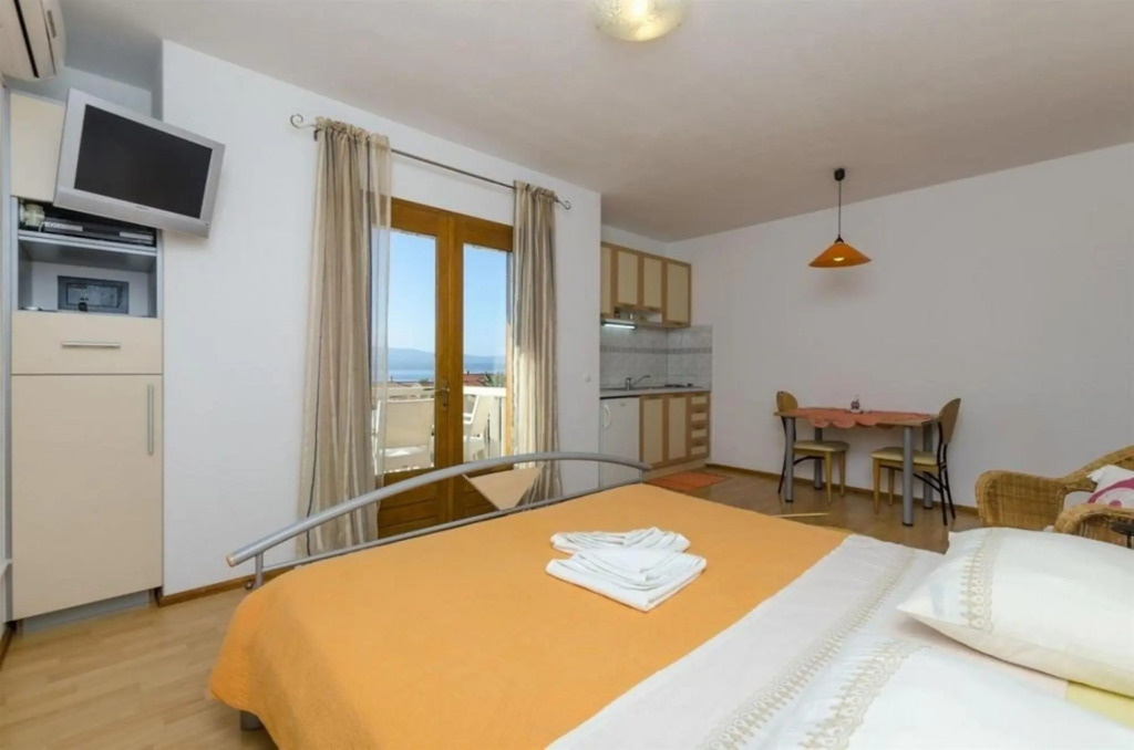 Studio apartment Lemar - parking and barbecue: SA3 Bol, Island Brac