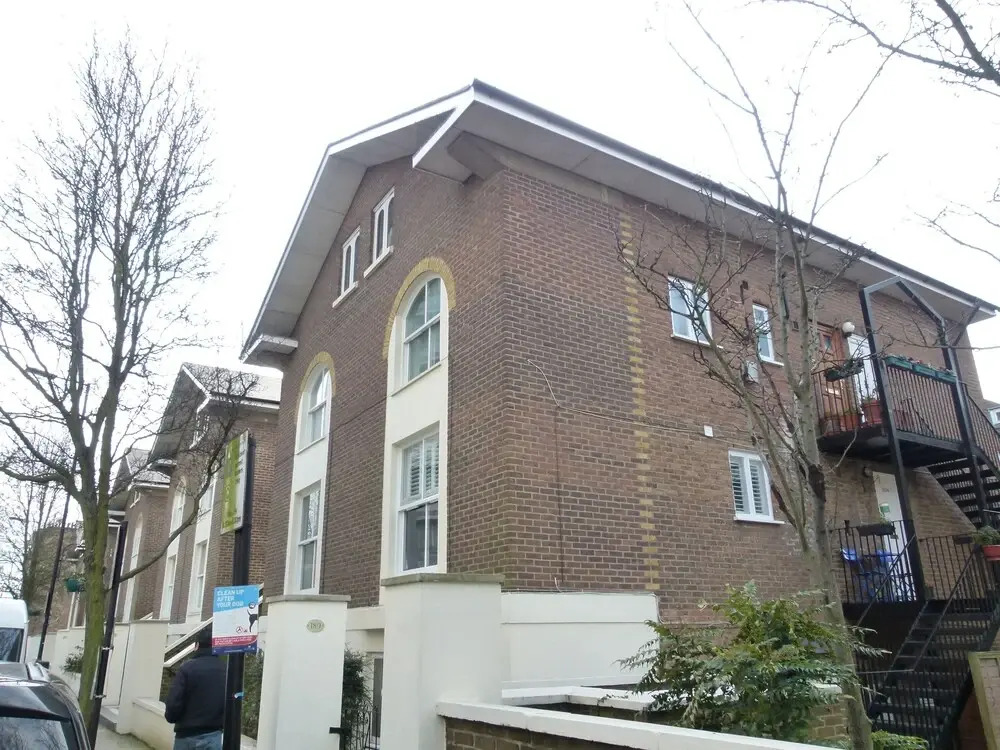 SS Property Hub - Family Apartment near Central London