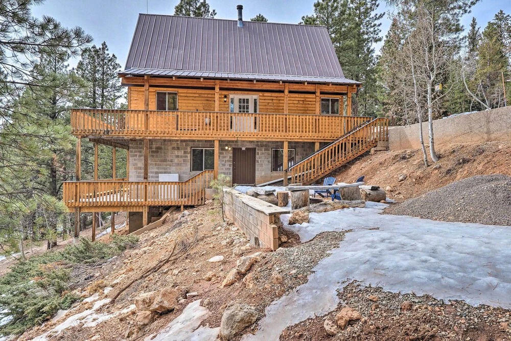 Pet-friendly Duck Creek Village Cabin w/ Fire Pit!