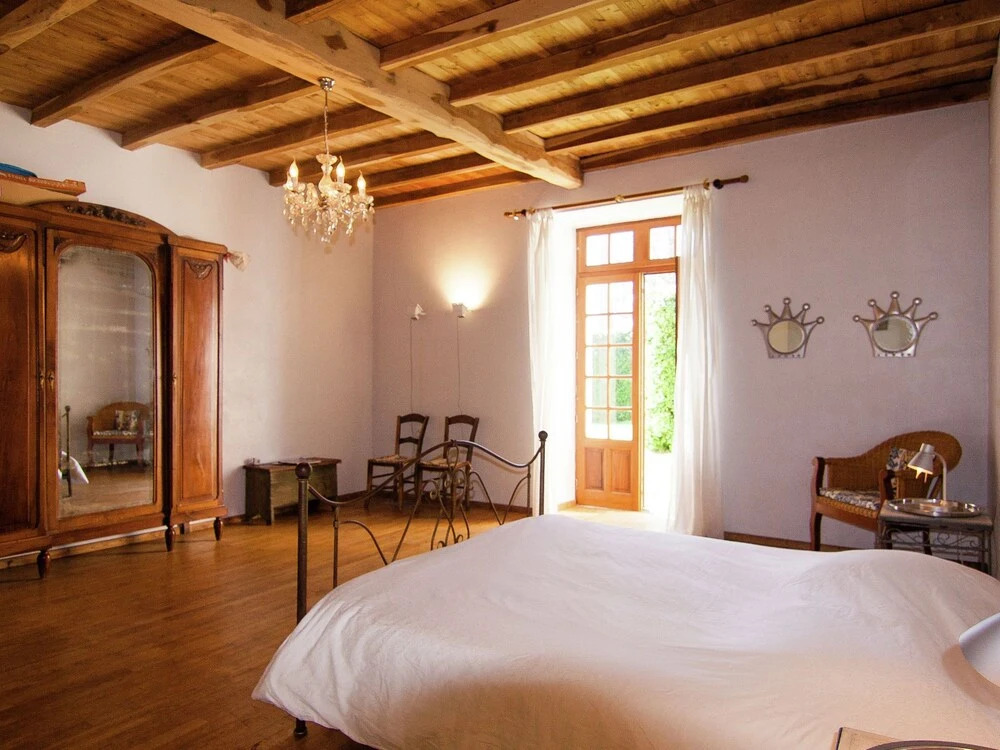 Warm Mansion with Swimming Pool in Sigoules France