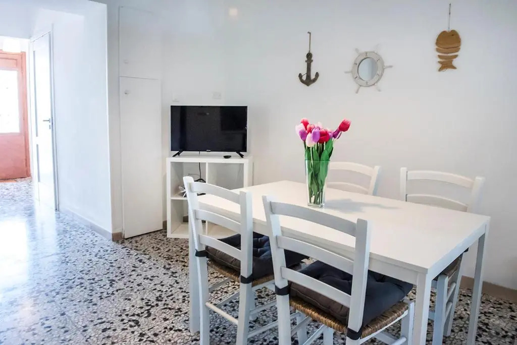 N211 - Numana, ampio bilocale con giardino