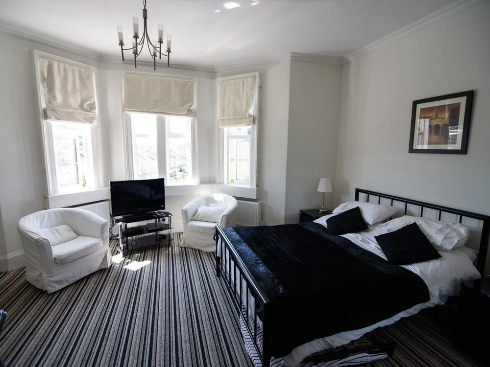 10 Lime Grove