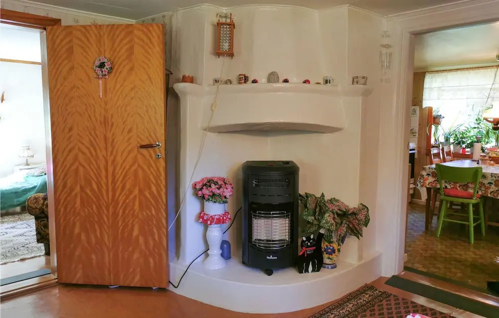 Beautiful Home in Lönneberga With 2 Bedrooms