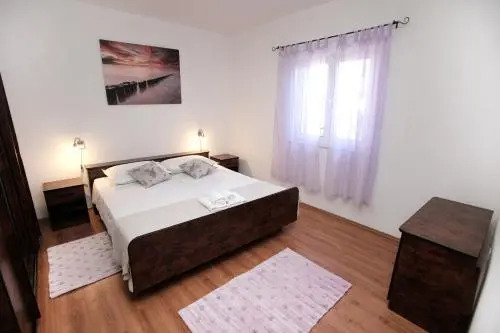Apartman Tone