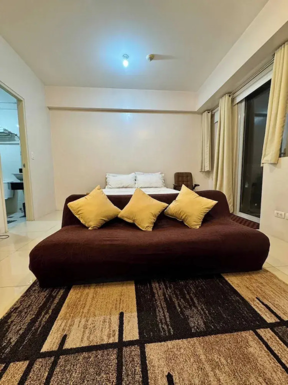 Newport Stay Walk to Naia T3
