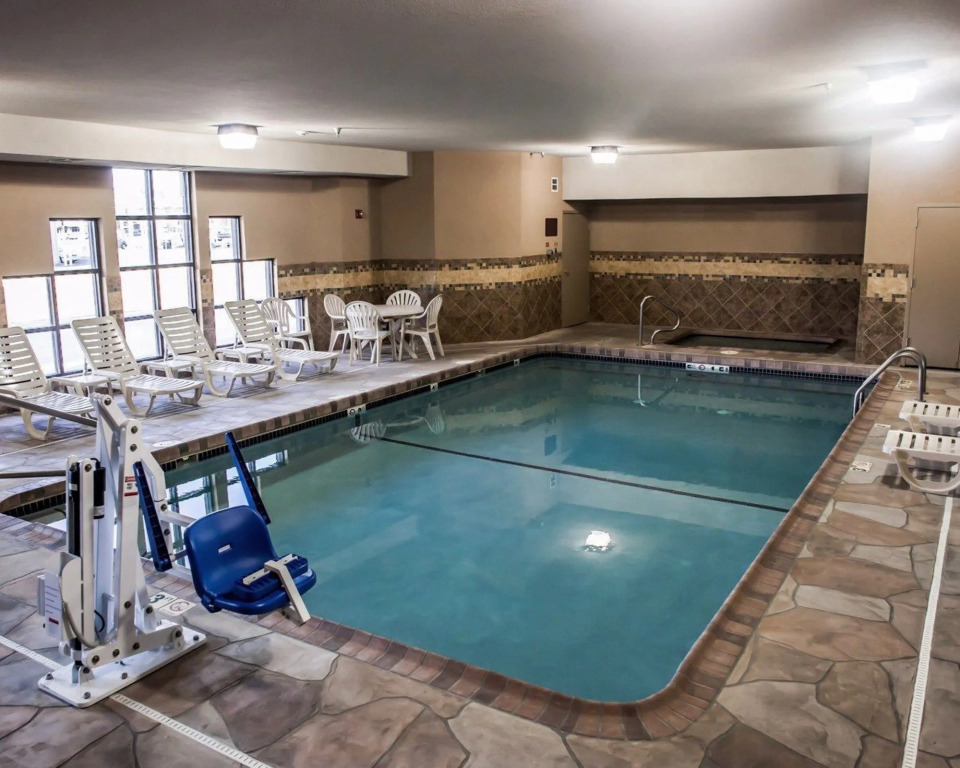 Garner Hotel Topeka West by IHG