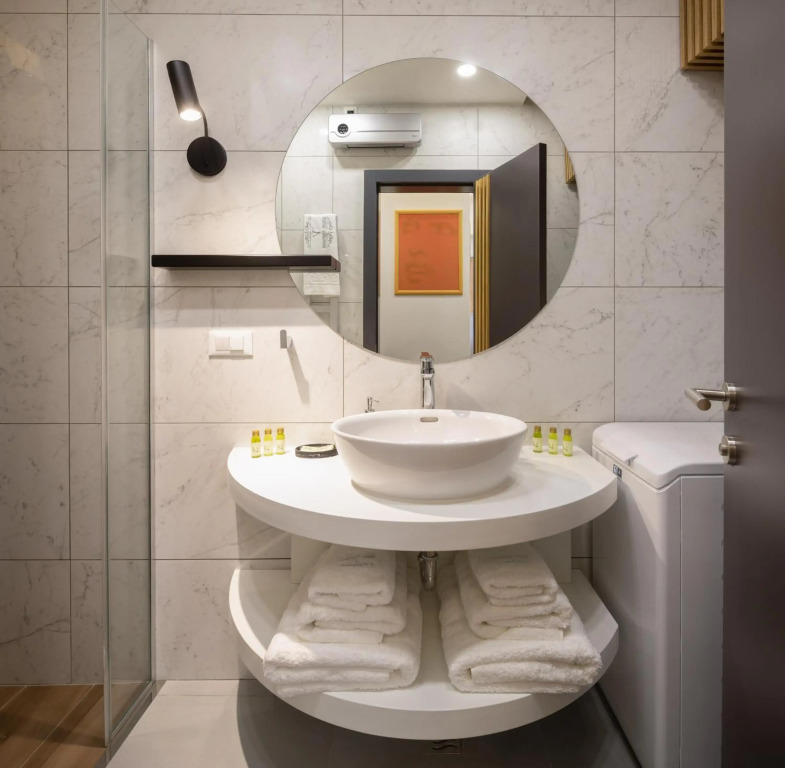 V Luxury Apartment