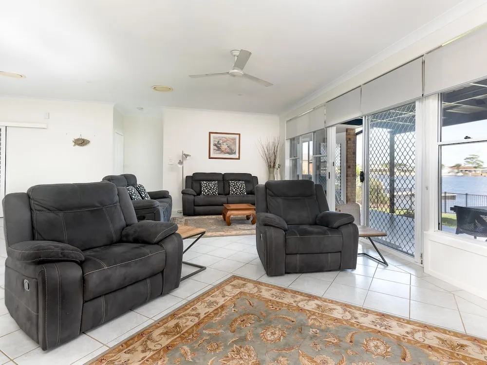 21 Melaleuca Drive - Waterfront - Pet Friendly - Stone Real Estate Yamba