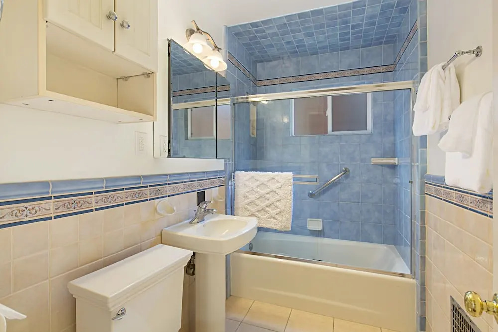 Ocean-view Ge Getaway With Huge Fenced Yard 5 Bedroom Home