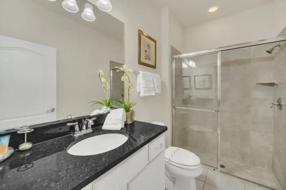 Lake View Serene & Peaceful Pool Home! 5 Bedroom Townhouse