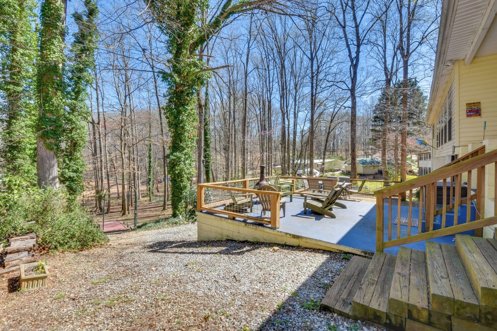 Private Beach & Dock: Lake Hartwell Family Getaway
