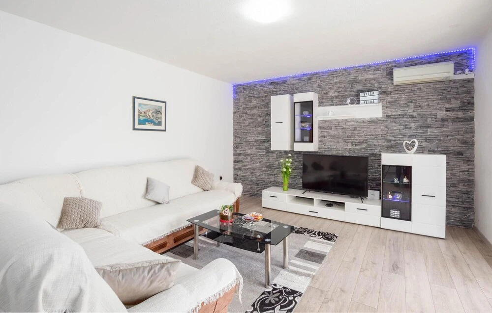 Stunning Home in Dugopolje With Outdoor Swimming Pool, Wifi and 2 Bedrooms