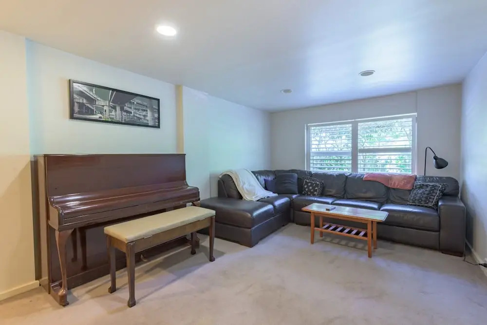 Exquisite 4 Bedroom House with Pool