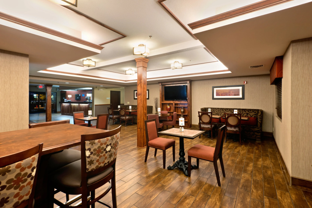 Holiday Inn Express Show Low by IHG