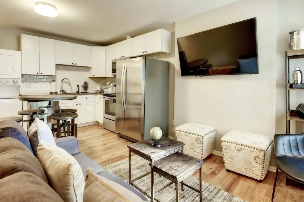 New Charming Denver Apt 2BD Sleeps 6 Great Location!