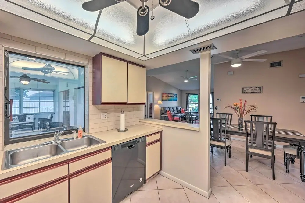 9 Mi to Dtwn Ft Myers: Cape Coral Home