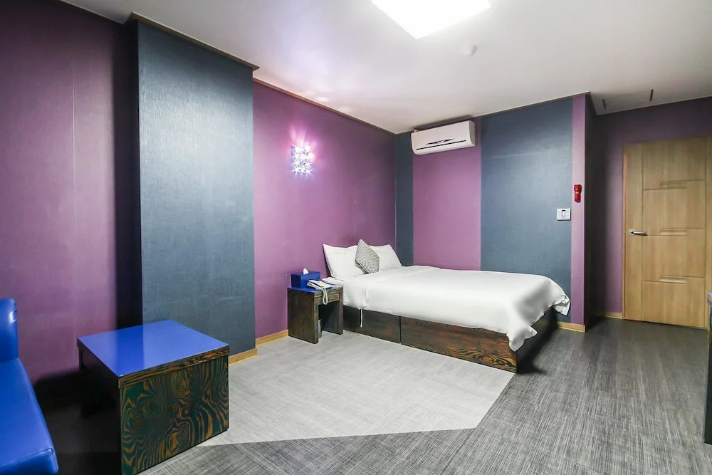 Hotel Lie