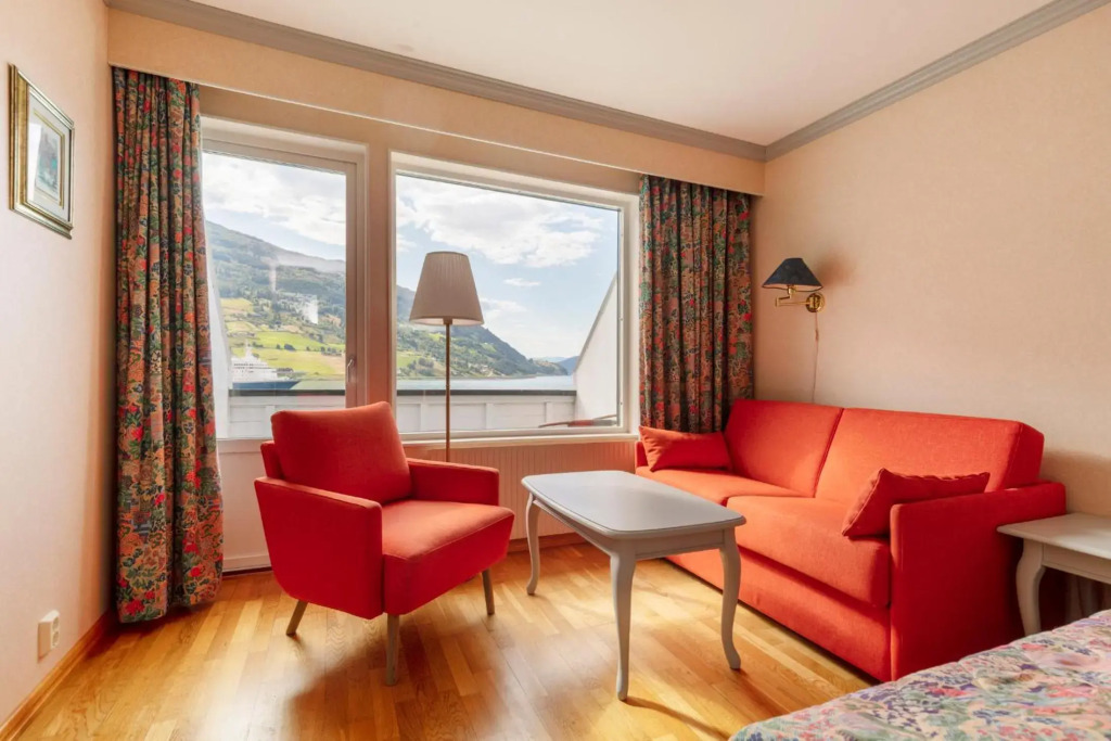 Olden Fjordhotel