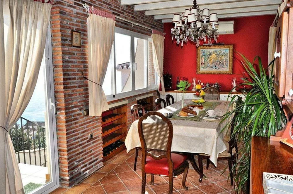Welcome Inn Nerja guest house Luxury Bed & Breakfast