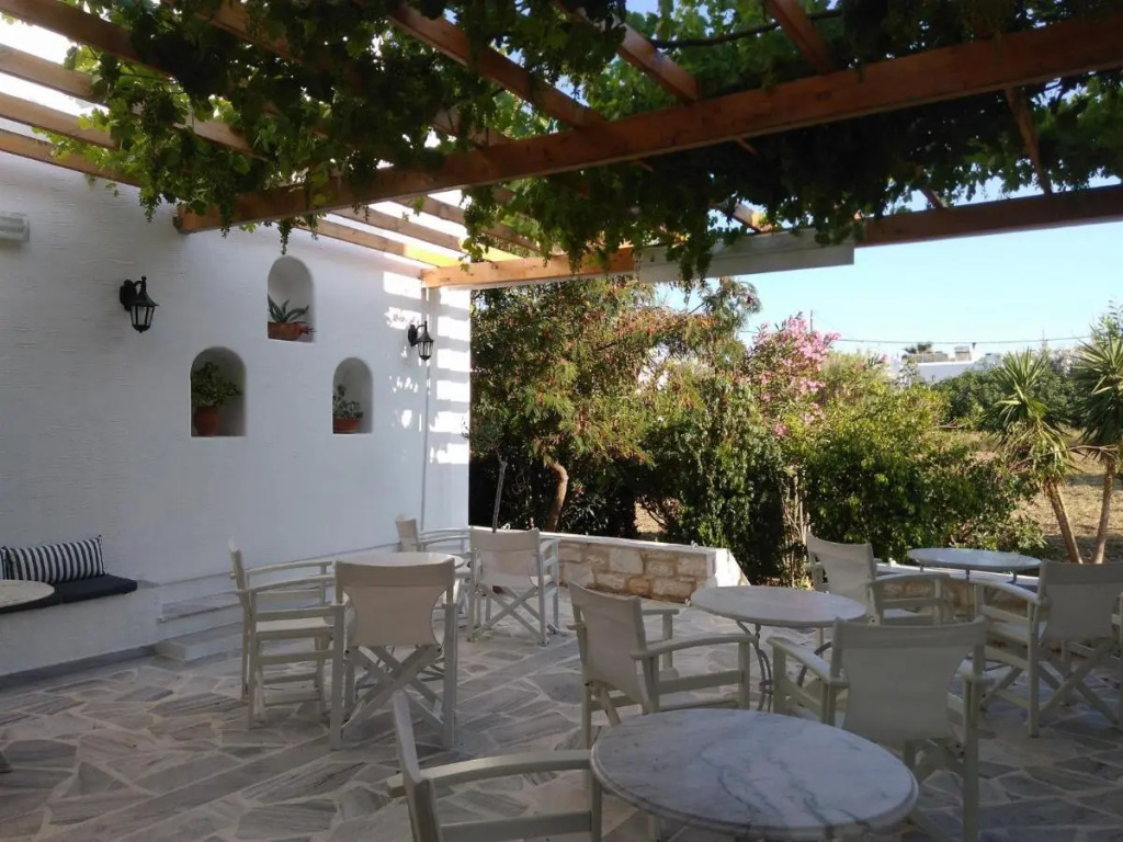 Roussos Beach Hotel