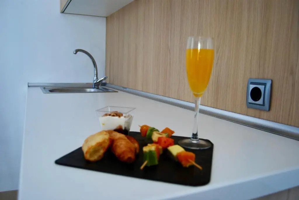 Отель Broncemar Beach Suites