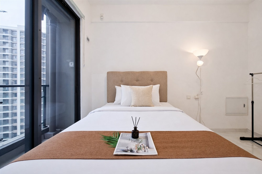 White Tone Studio For 2 Pax At Sky House Bsd Apartment