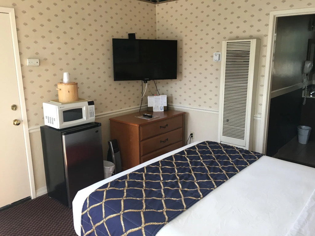 The Palomar Inn