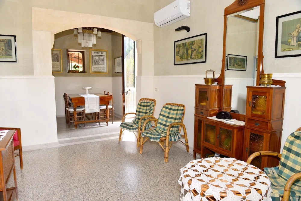House With 3 Bedrooms in San Corrado di Fuori, With Wonderful sea View, Enclosed Garden and Wifi Near the Slopes