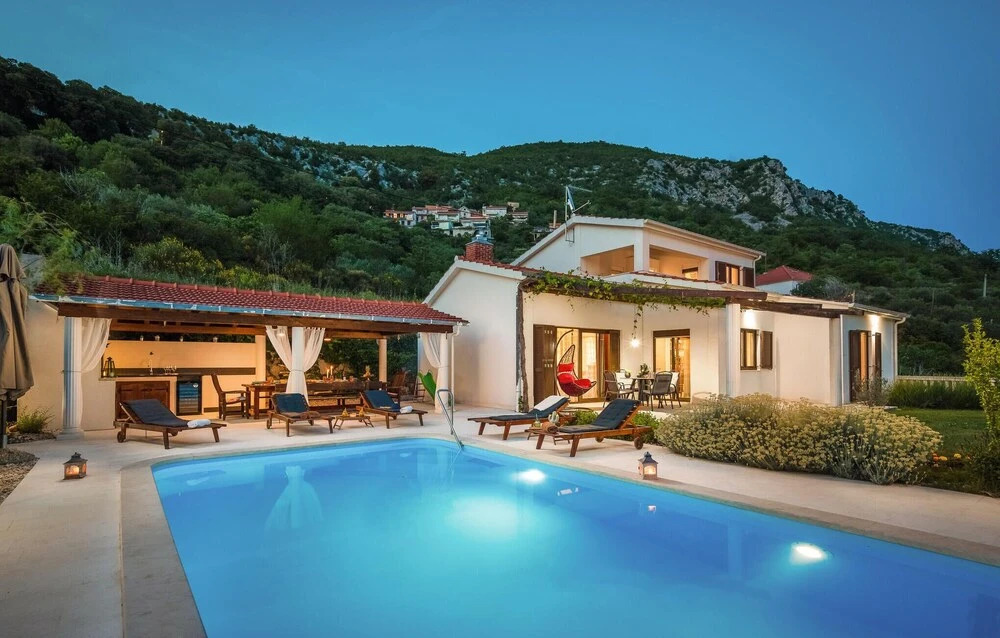 3 Bedroom Lovely Home In Blato Na Cetini