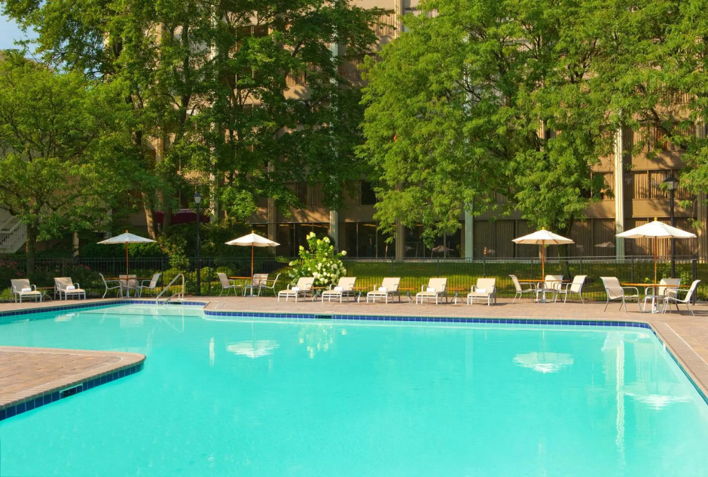 Grand Laurel Hotel