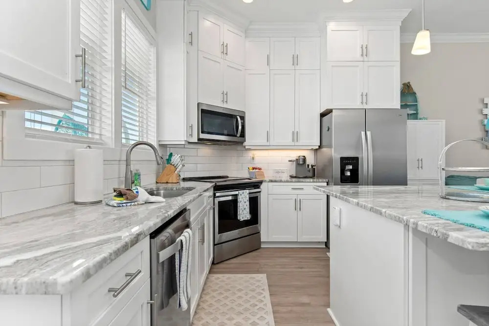 Luxury Beach Condo 5 Min Walk to Beach Shops