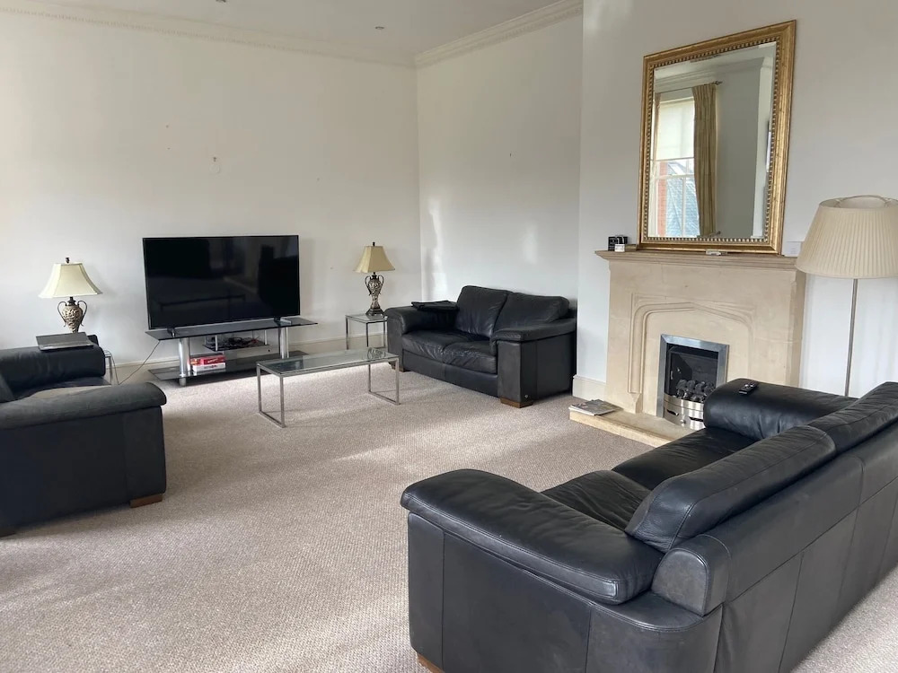 Luxury 3 bed in Gated Community Family or Couples