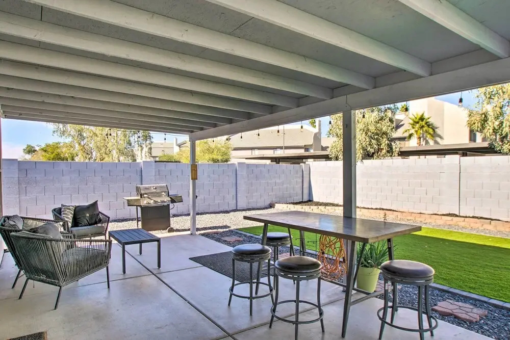 Walk to Riverview Park! Dog-friendly Mesa Retreat