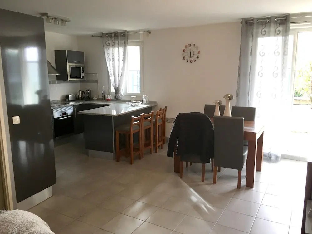 Apartment With 2 Bedrooms in Bagnolet, With Terrace and Wifi