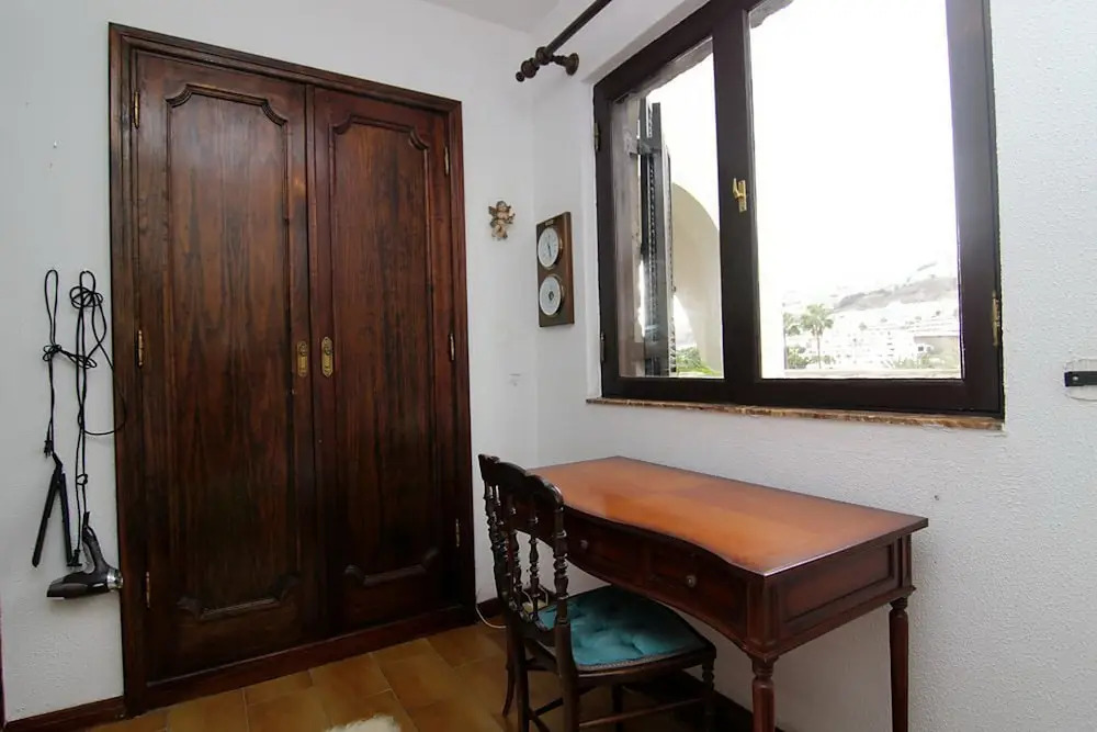 Lovely 2 bedroom house with private garden