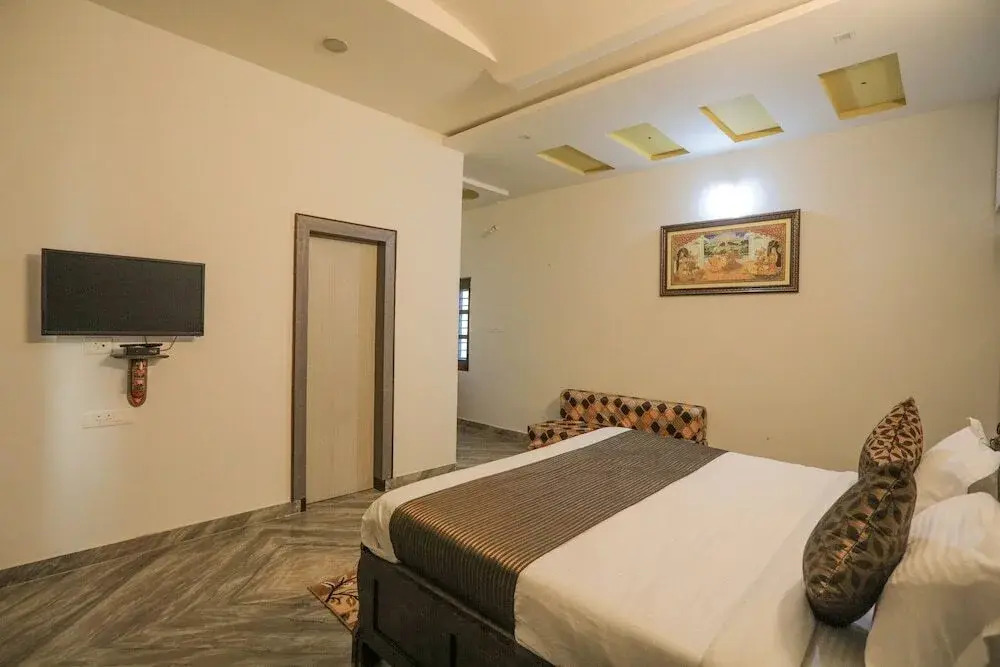 OYO 10286 Home Heritage 3BHK Villa Near Hiran Magri