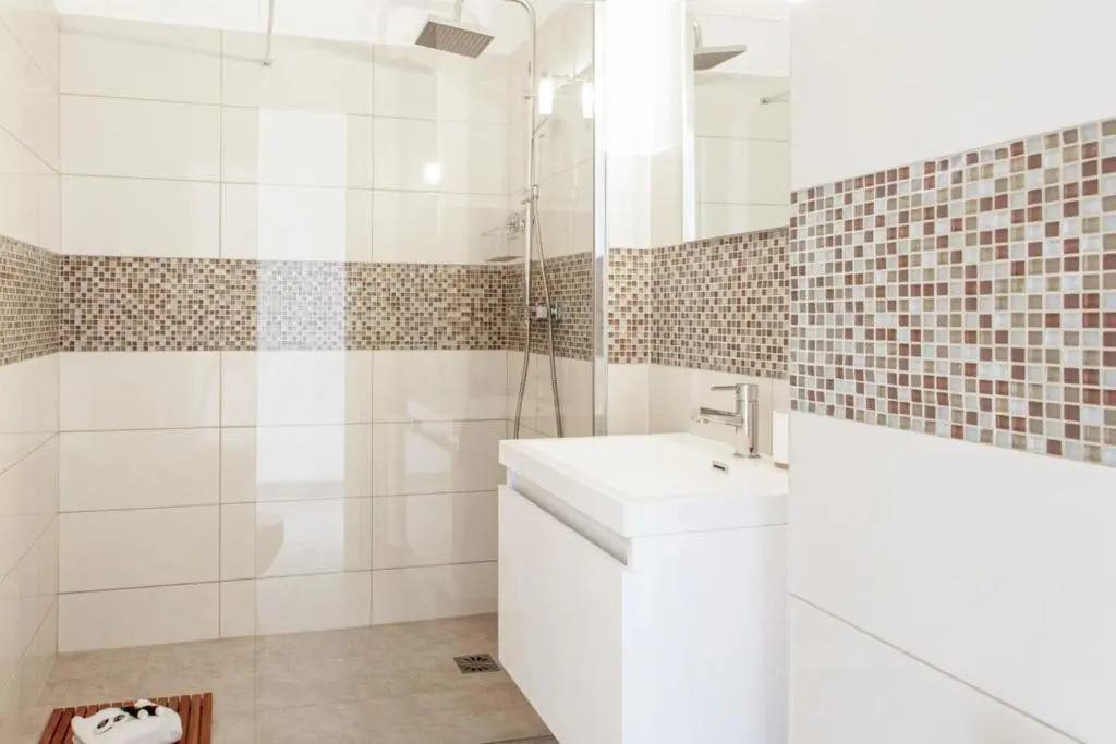 Modern and bright flat in a calm street close to Nice station - Welkeys