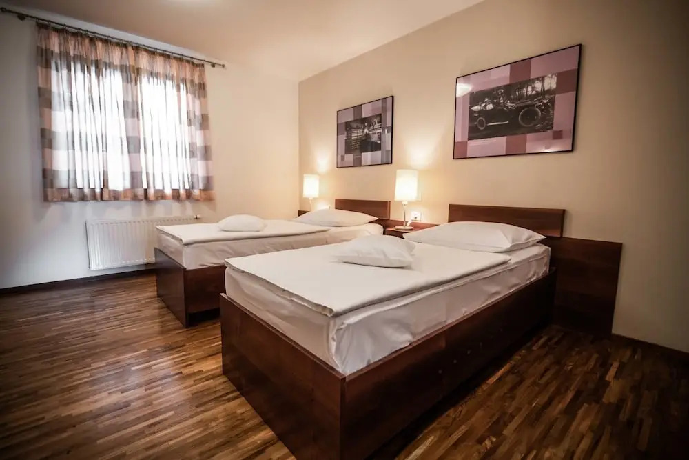 Hotel Dvor Jezersek Brnik
